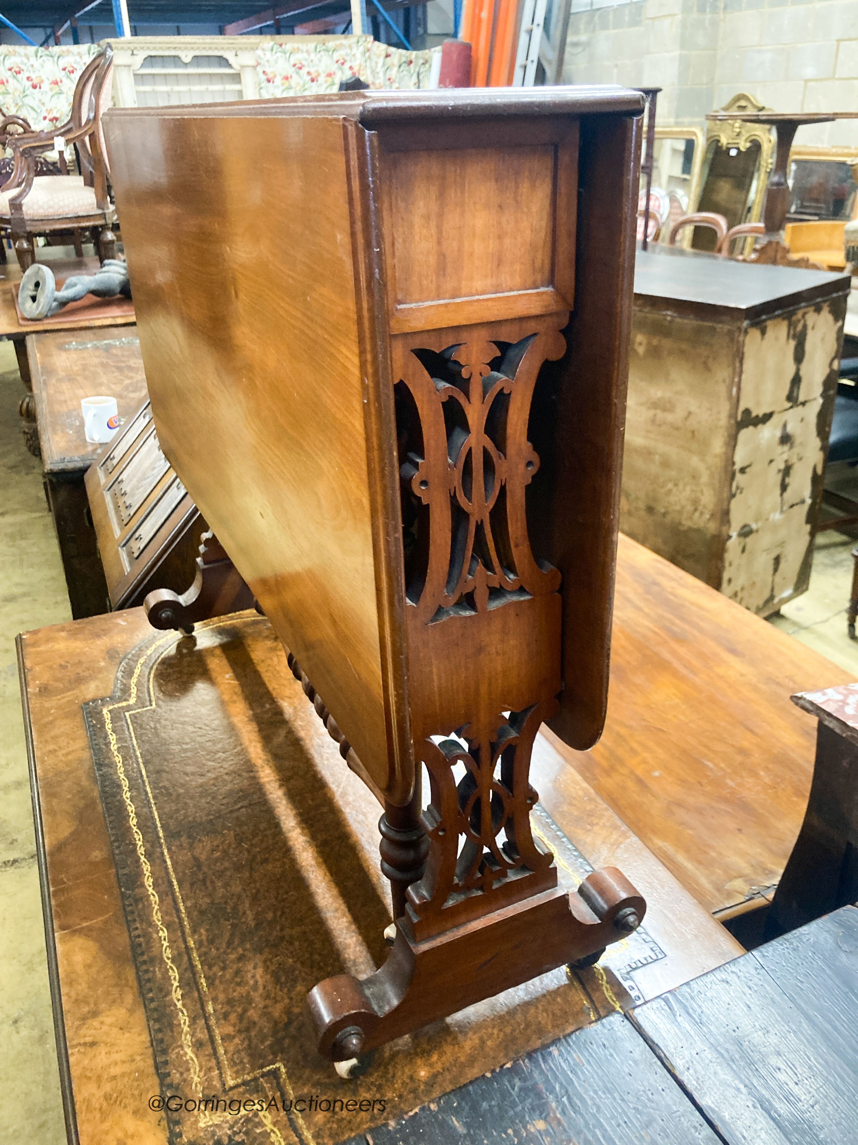 A Victorian walnut Sutherland table, W.91cm H.73cm